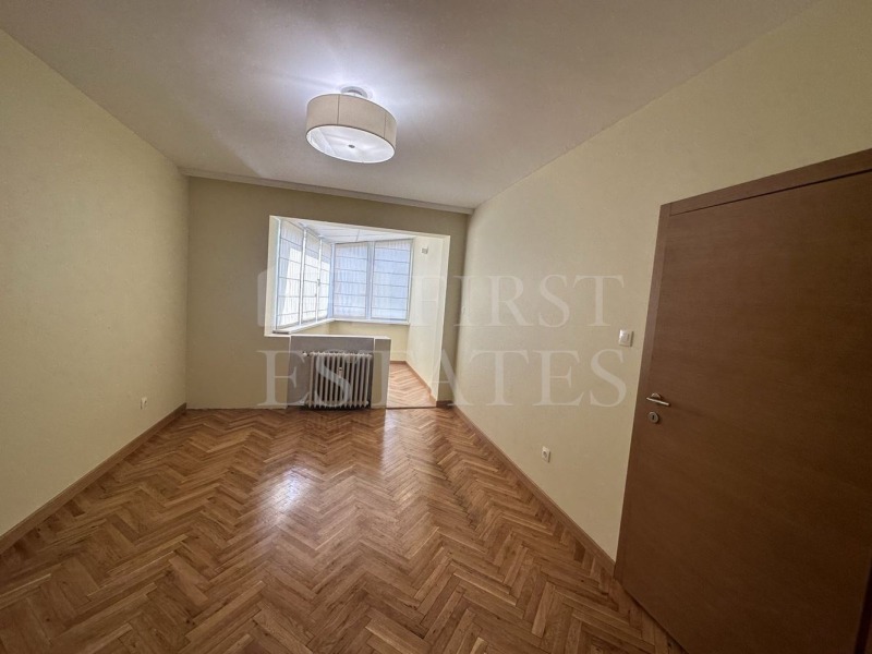För uthyrning  2 sovrum Sofia , Centar , 130 kvm | 54623076 - bild [12]