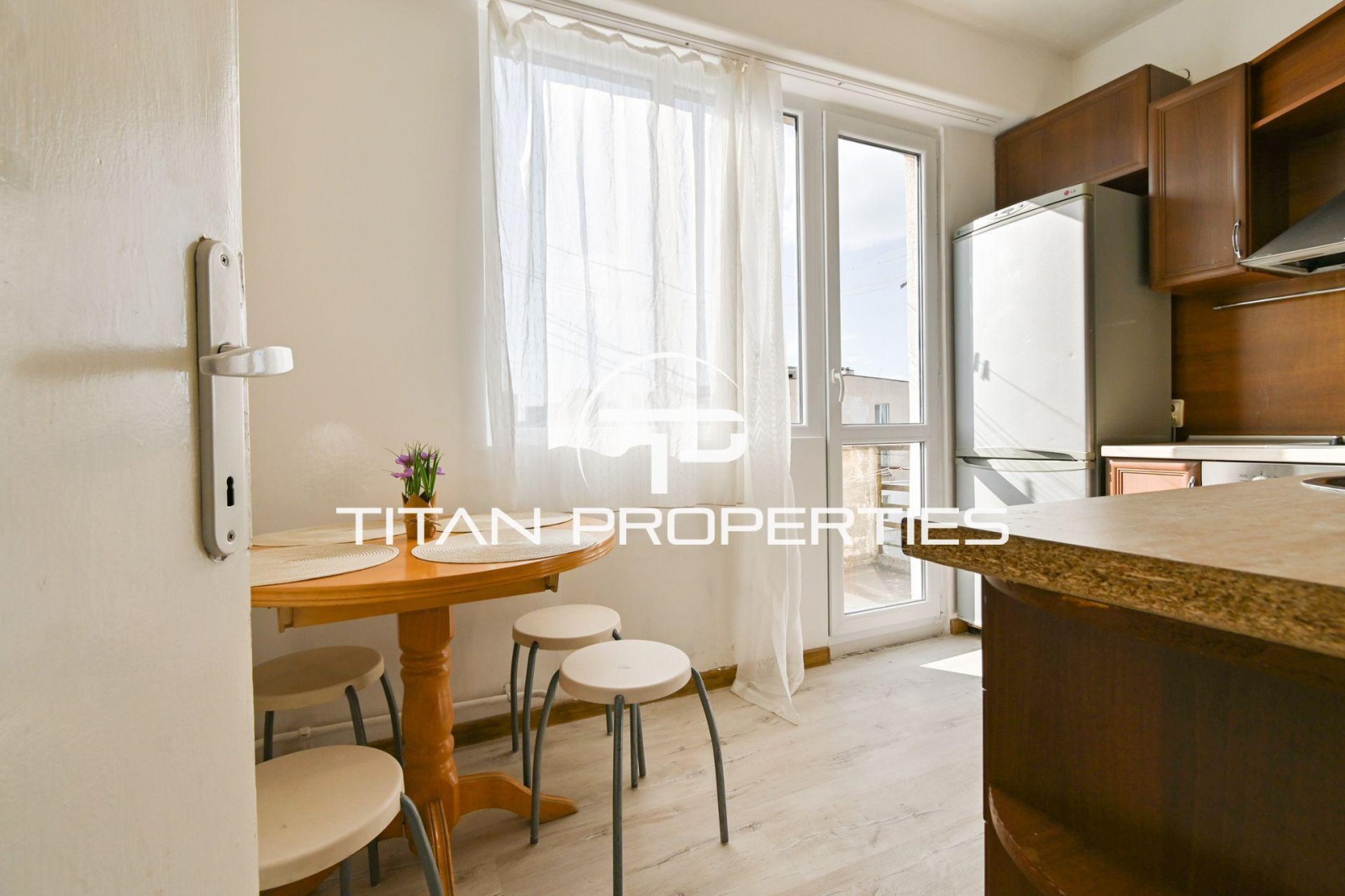 Дава под наем 2-СТАЕН, гр. София, Толстой, снимка 4 - Апартаменти - 54131689