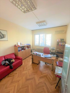 Büro Medizinska akademija, Sofia 2