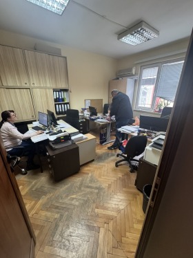 Büro Medizinska akademija, Sofia 10