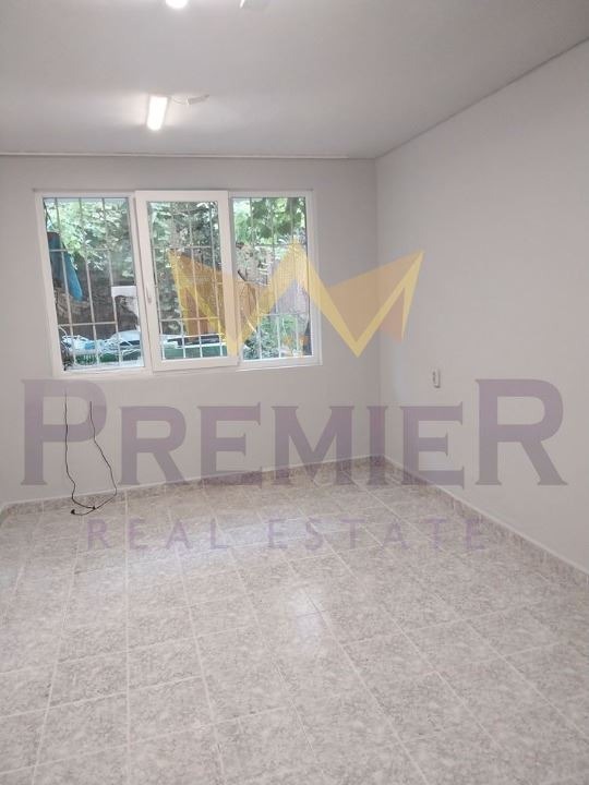 Da affittare  Negozio Varna , Sportna zala , 38 mq | 32630305