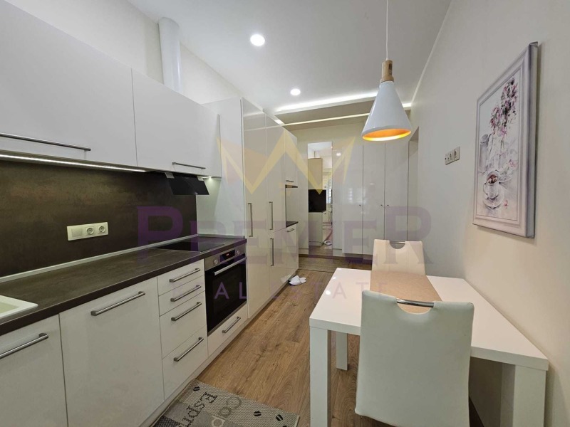 Дава под Наем 1-СТАЕН в град Варна, Център - 40 кв.м / 767 € » 1 500.12 лв., ИМОТИ ПРЕМИЕР- ВАРНА