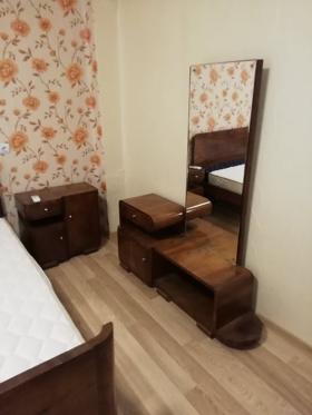 Chambre Chirok tsentar, Pleven 1