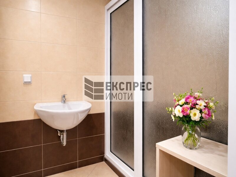 Дава под наем ОФИС, гр. Варна, Лятно кино Тракия, снимка 2 - Офиси - 54201891