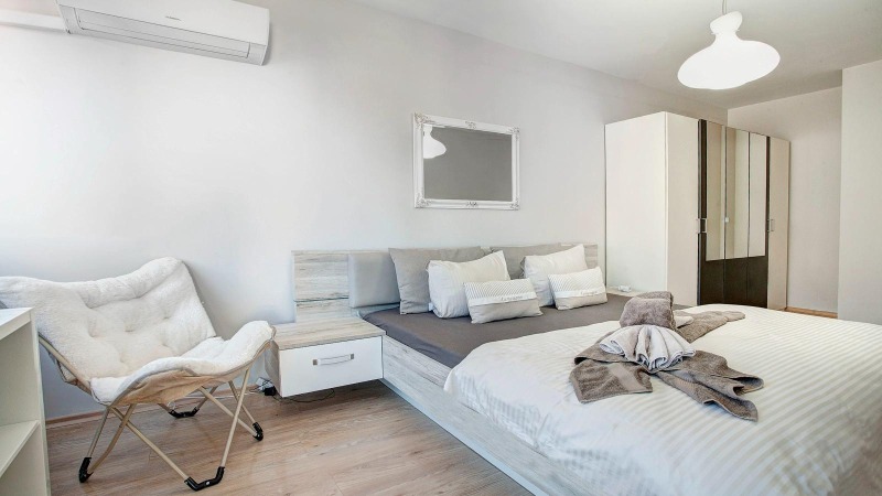 De inchiriat  1 dormitor Sofia , Țentâr , 82 mp | 46303156 - imagine [6]