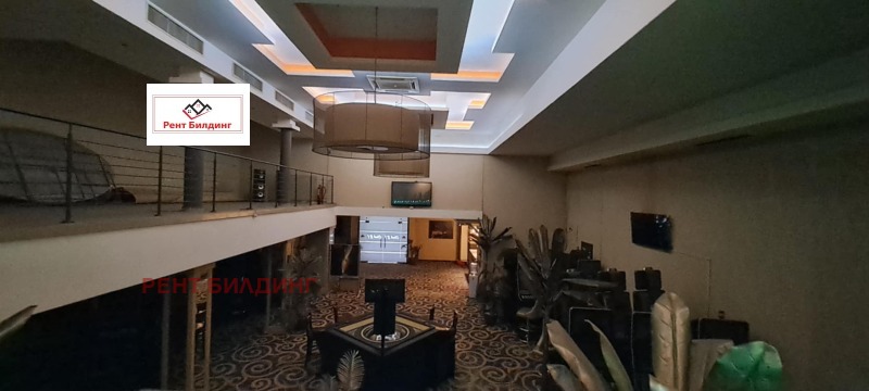 Дава под Наем ФИТНЕС ЗАЛА в град Бургас, Център - 450 кв.м / 2 500 € » 4 889.58 лв., РЕНТ БИЛДИНГ
