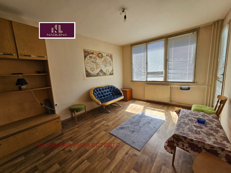 Издаје се  1 спаваћа соба Софија , Слатина , 60 м2 | 48670015