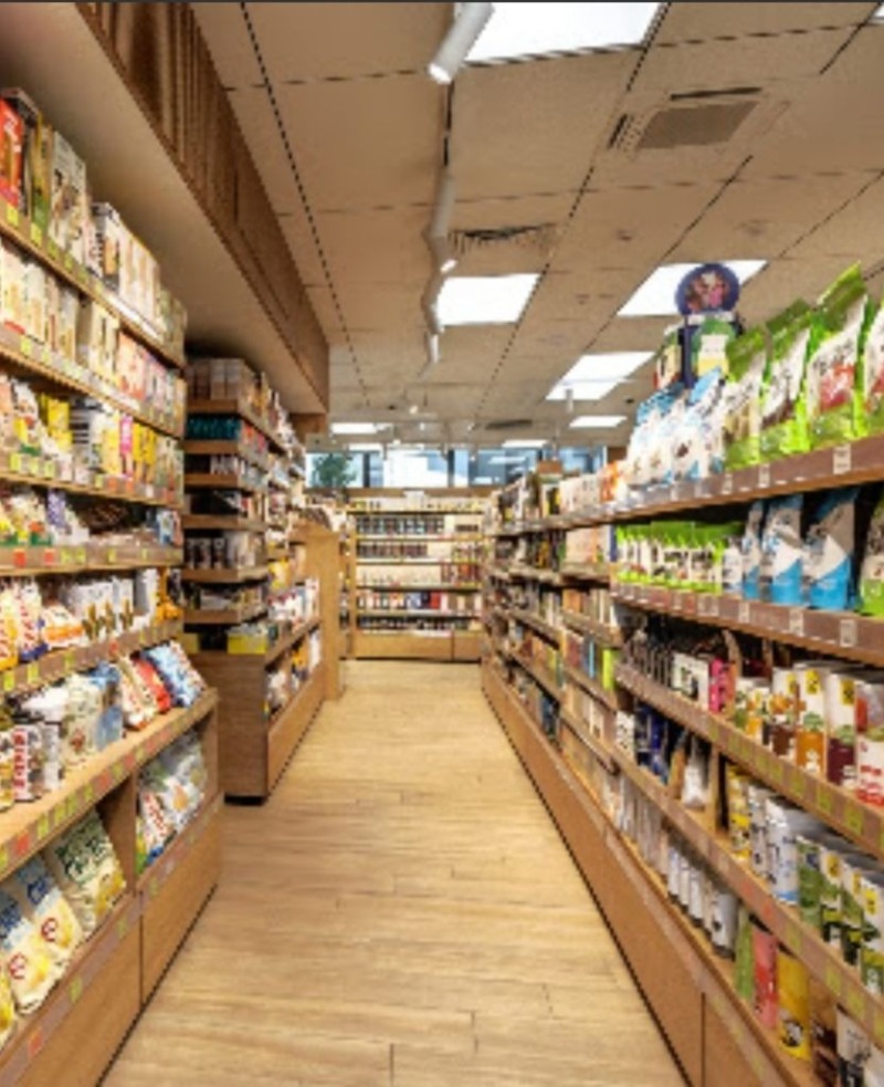 Дава под Наем МАГАЗИН в град Шумен, Център - 150 кв.м / 1 300 € » 2 542.58 лв., ВЕЯ