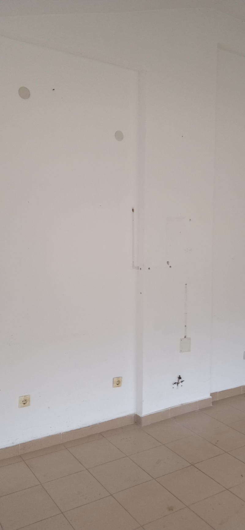 Дава под наем ПРОМ. ПОМЕЩЕНИЕ, гр. Карлово, област Пловдив, снимка 2 - Производствени сгради - 52778886