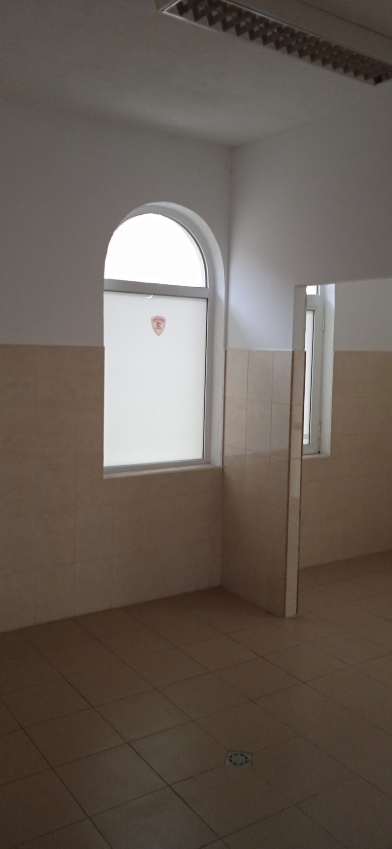 Дава под наем ПРОМ. ПОМЕЩЕНИЕ, гр. Карлово, област Пловдив, снимка 6 - Производствени сгради - 52778886