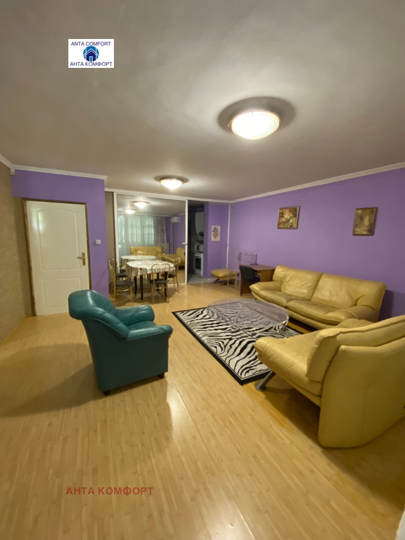 Издаје се  1 спаваћа соба Софија , Центар , 77 м2 | 20044556