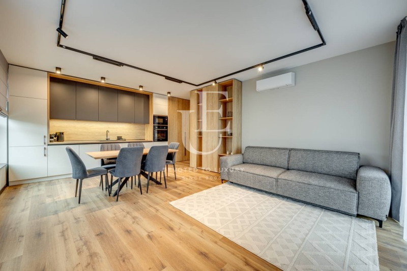 Zu vermieten  2 Schlafzimmer Sofia , Zentar , 125 qm | 37693041