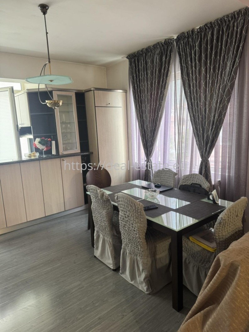 Zu vermieten  2 Schlafzimmer Blagoewgrad , Schirok zentar , 100 qm | 23386818