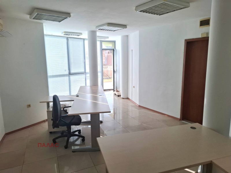 De inchiriat  Birou Burgas , Țentâr , 40 mp | 38285395 - imagine [3]