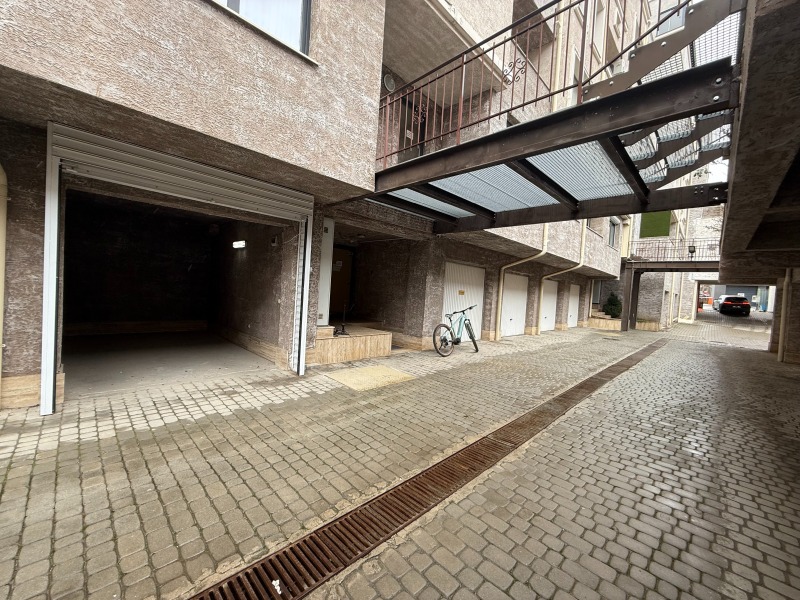 Дава под наем ГАРАЖ, ПАРКОМЯСТО, гр. София, Кръстова вада, снимка 4 - Гаражи и паркоместа - 53520611