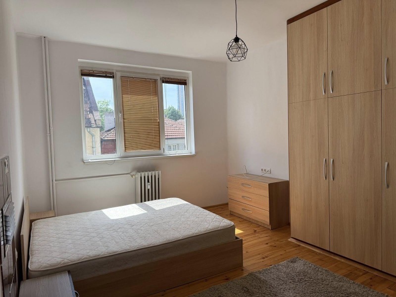 De inchiriat  1 dormitor Sofia , Țentâr , 75 mp | 68064527 - imagine [10]
