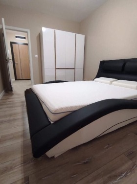 1 quarto Trakiia, Plovdiv 1