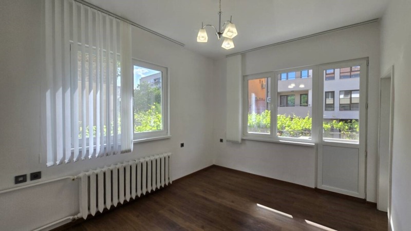 Дава под Наем ЕТАЖ ОТ КЪЩА в град Пловдив, Кючук Париж - 120 кв.м / 500 € » 977.92 лв., РИНЕКС РЕВОЛЮШЪН