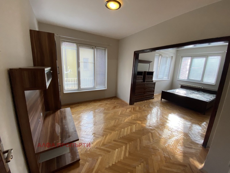 Дава под наем 2-СТАЕН, гр. София, Оборище, снимка 2 - Апартаменти - 52982664