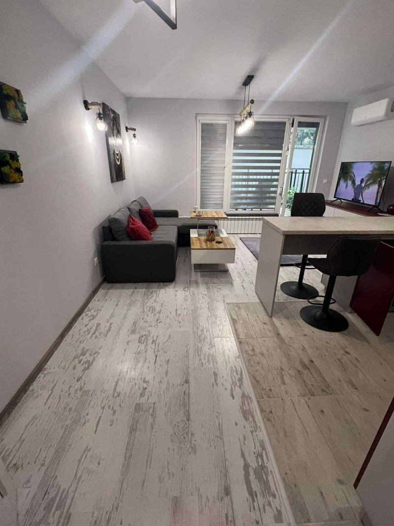 Дава под нем  1-стаен, град София, Студентски град •  450 EUR • ID 28399764 — holmes.bg - [1] 