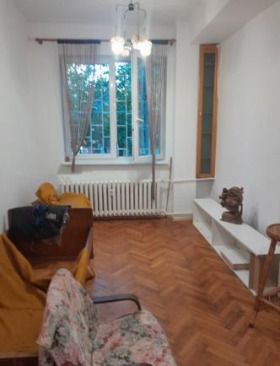 1 chambre Doktorski pametnik, Sofia 1