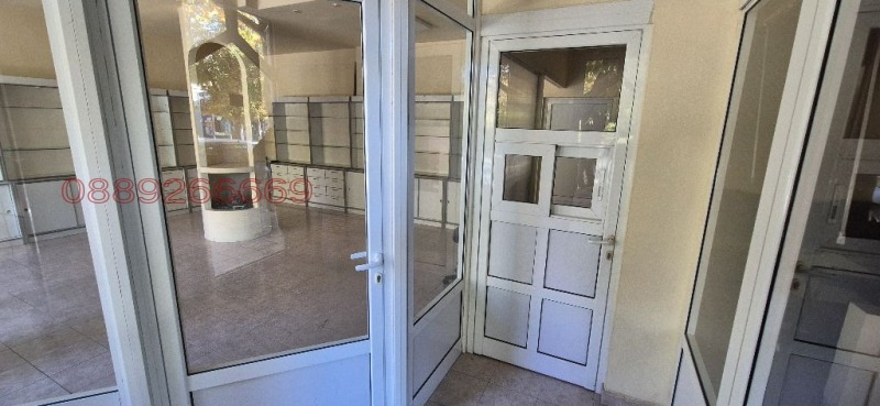 Дава под наем МАГАЗИН, гр. Горна Оряховица, област Велико Търново, снимка 8 - Магазини - 52783601