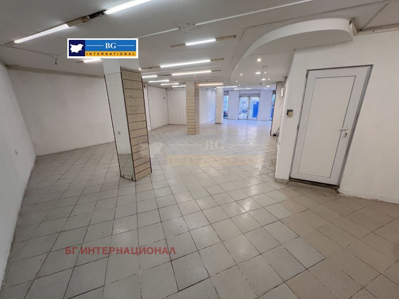 Дава под наем МАГАЗИН, гр. Бургас, Център, снимка 8 - Магазини - 53041083
