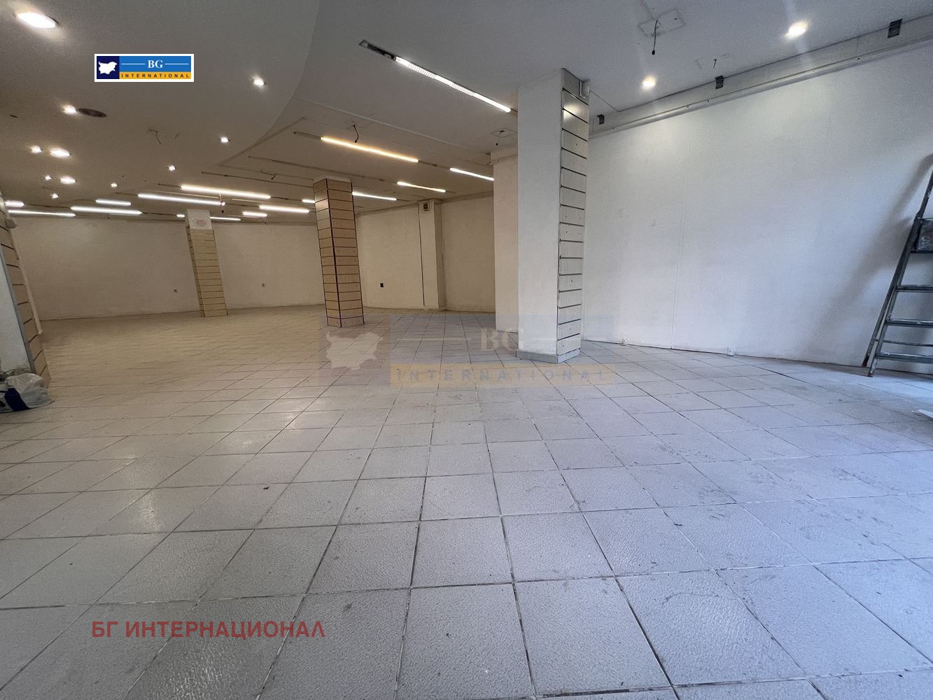 Дава под наем МАГАЗИН, гр. Бургас, Център, снимка 3 - Магазини - 53041083