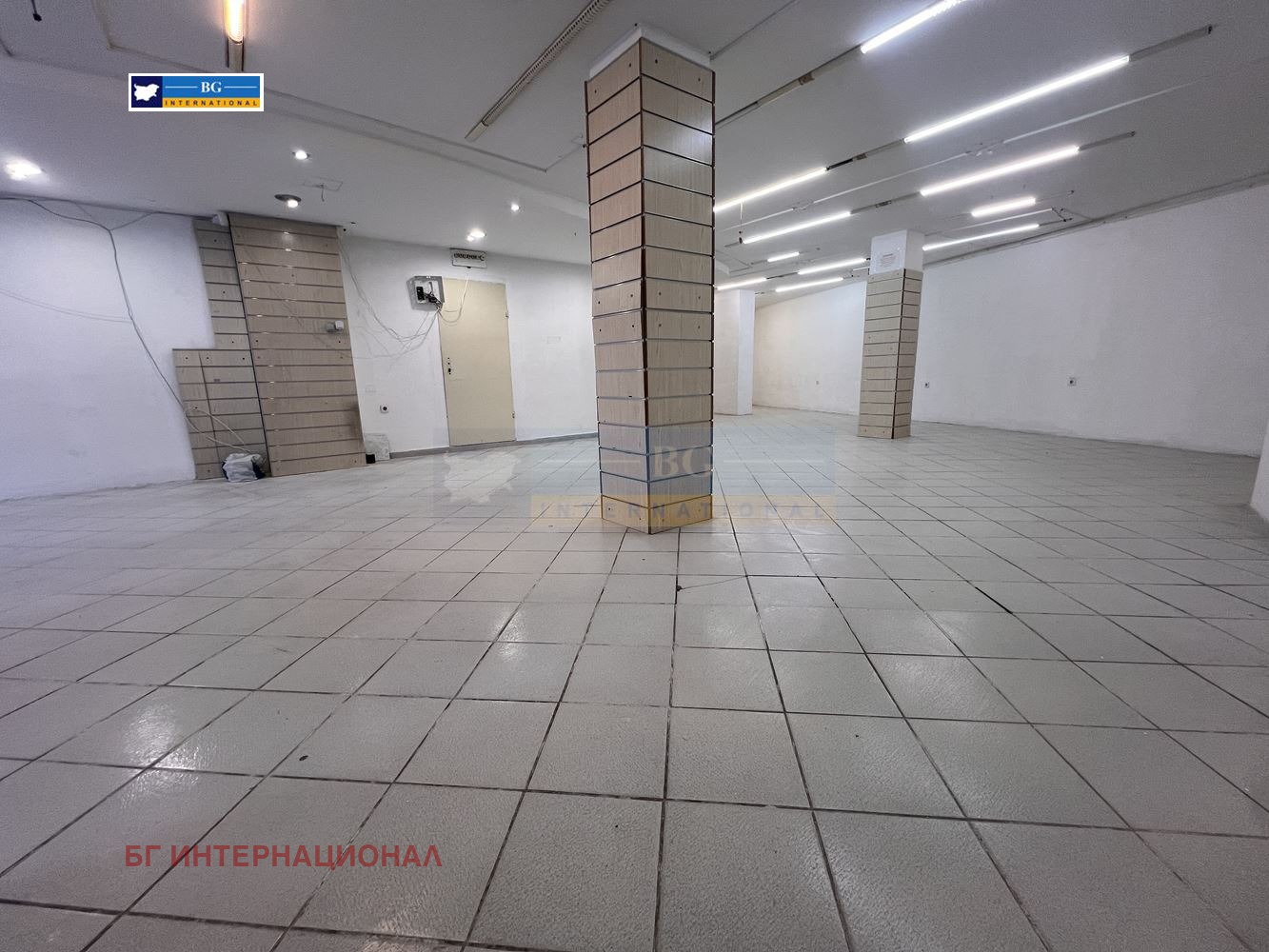 Дава под наем МАГАЗИН, гр. Бургас, Център, снимка 5 - Магазини - 53041083