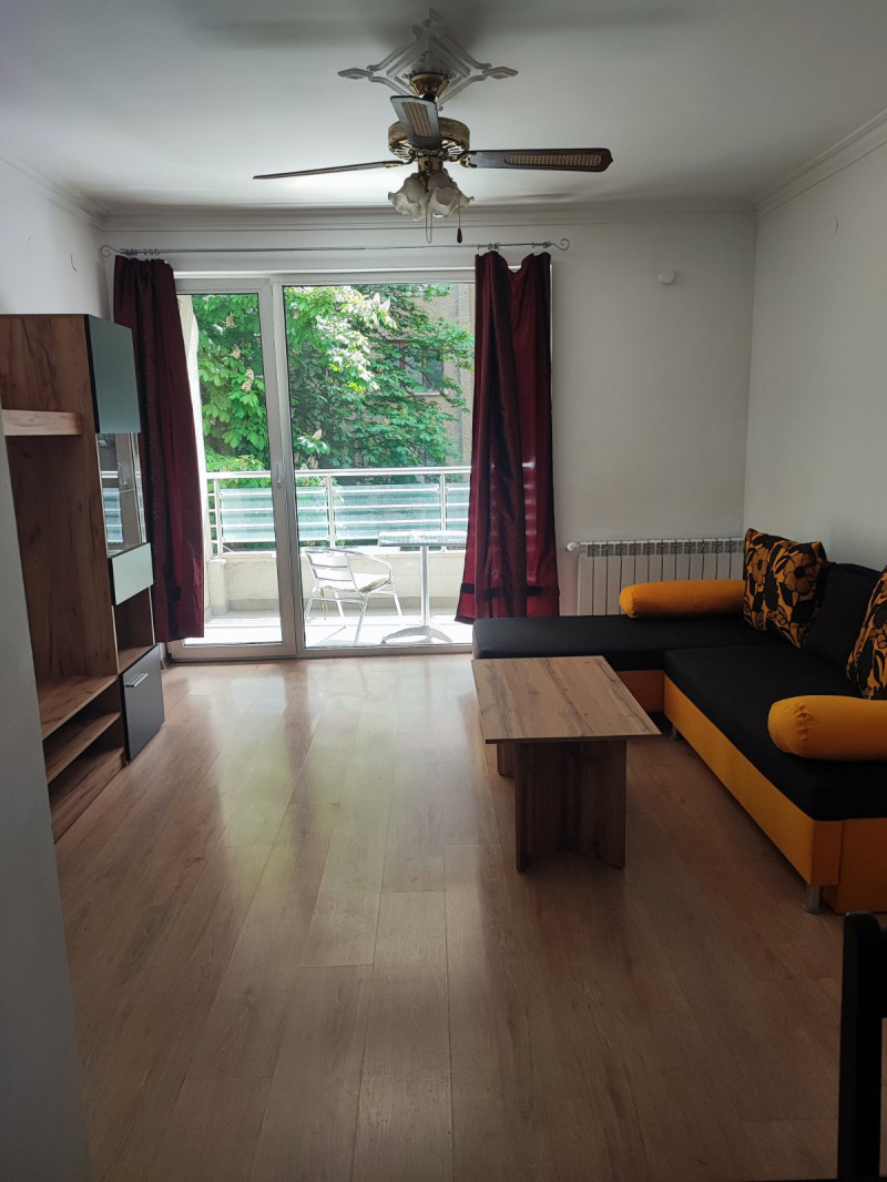 A louer  1 chambre Sofia , Belite brezi , 72 m² | 59444211