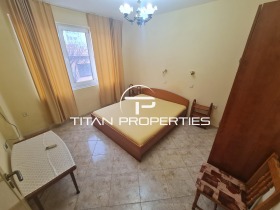 1 quarto Vazrajdane, Burgas 1