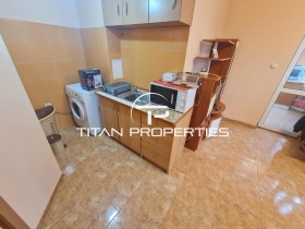 1 quarto Vazrajdane, Burgas 3