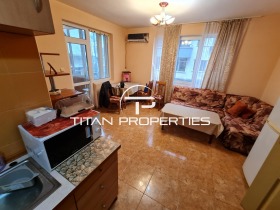 1 quarto Vazrajdane, Burgas 4