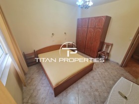1 quarto Vazrajdane, Burgas 2