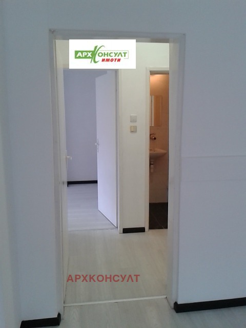 Kiralık  Mağaza Sofia , Zona B-5 , 50 metrekare | 28920076 - görüntü [2]