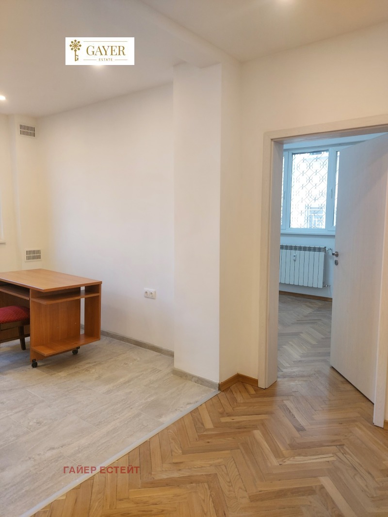 Дава под наем 2-СТАЕН, гр. София, Център, снимка 2 - Апартаменти - 53186183