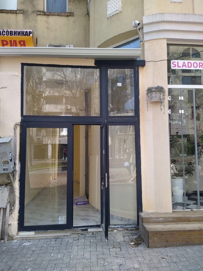 Дава под Наем МАГАЗИН в град Варна, Център - 150 кв.м / 3 500 € » 6 845.41 лв., ЕФ ГРУП ЕООД