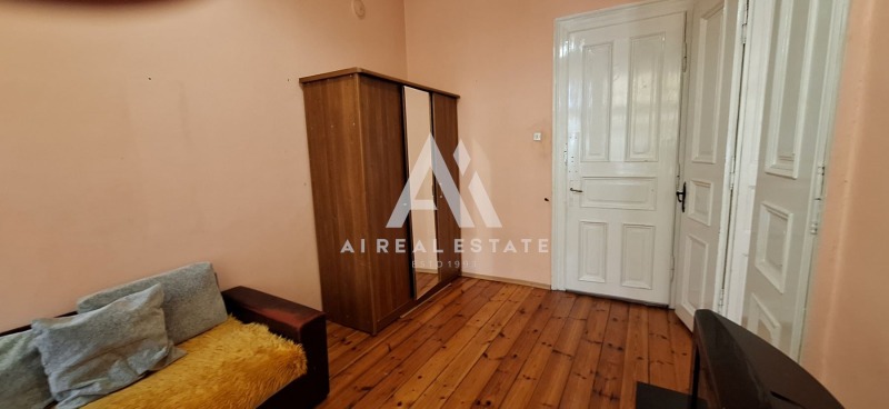Издаје се  Студио Плевен , Идеален центар , 50 м2 | 18046678