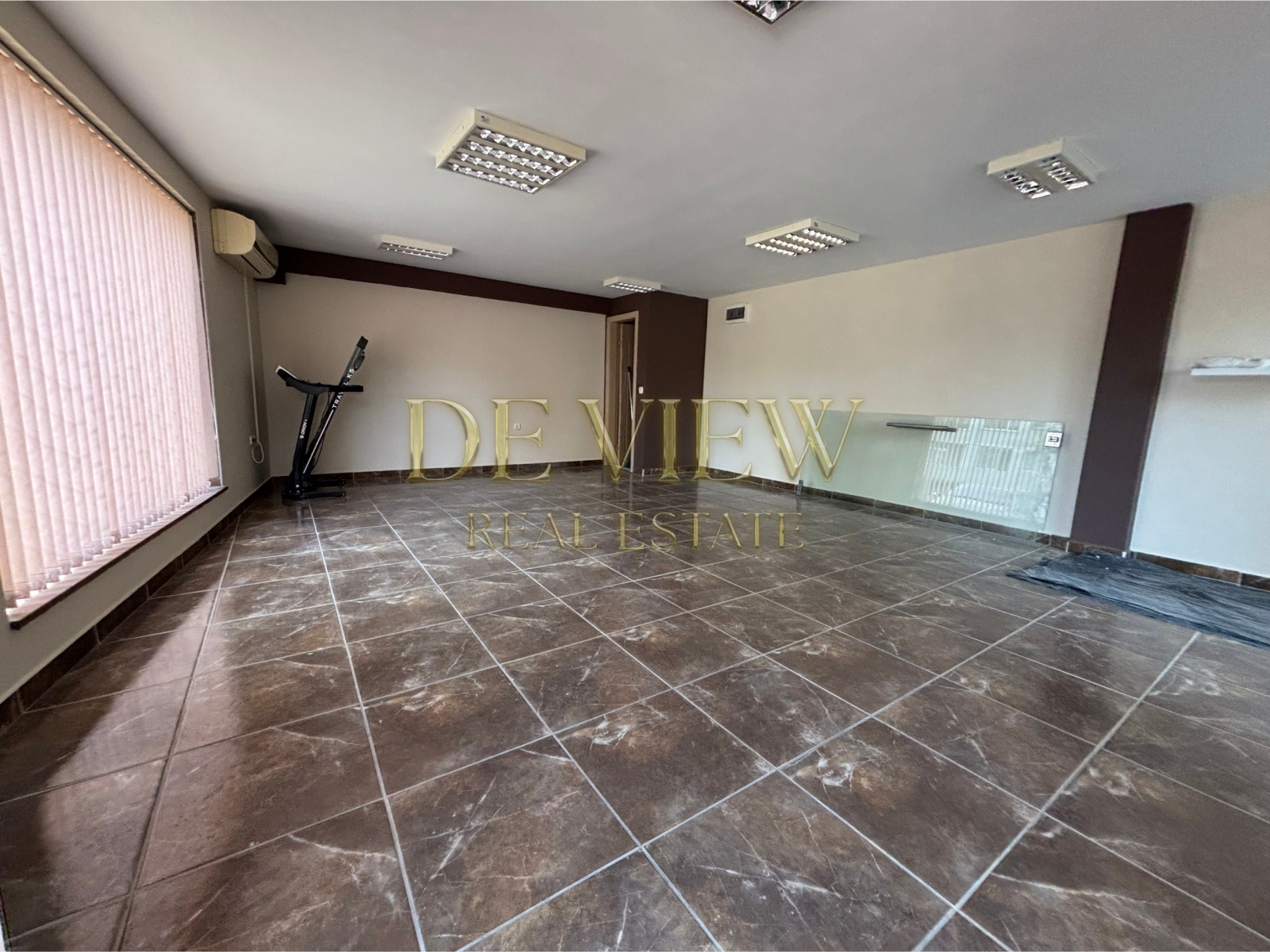 Дава под наем ОФИС, гр. Варна, Левски 1, снимка 2 - Офиси - 55854249