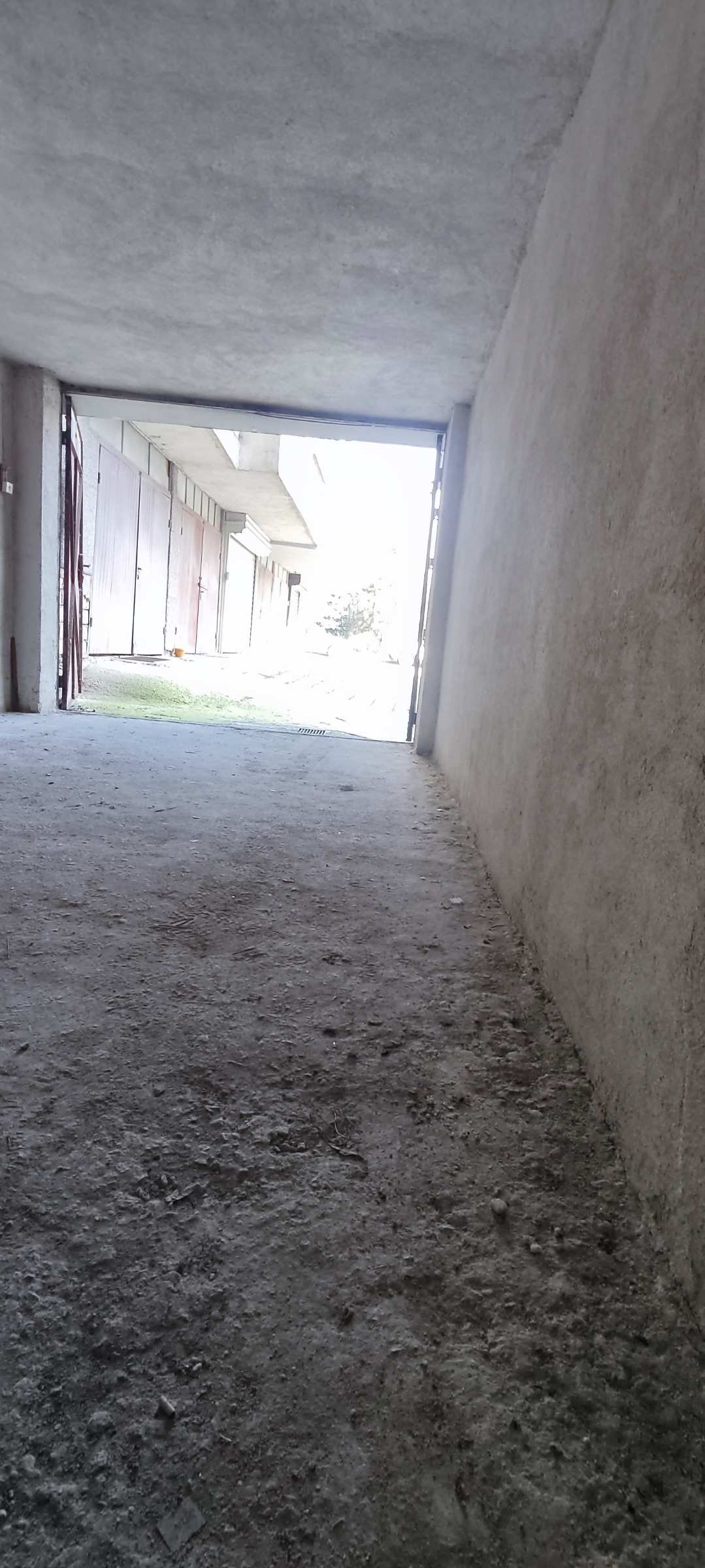 Дава под наем ГАРАЖ, ПАРКОМЯСТО, гр. Пловдив, Младежки Хълм, снимка 2 - Гаражи и паркоместа - 53984094