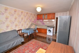 Двустайни апартаменти под наем в град Варна, Цветен квартал - изображение 9 