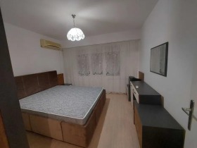 1 chambre Slaveikov, Bourgas