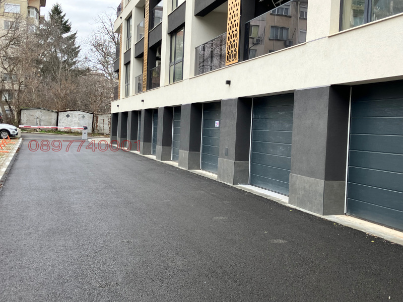 Дава под Наем ПАРКОМЯСТО в град Шумен, Добруджански - 16 кв.м / 40 € » 78.23 лв.