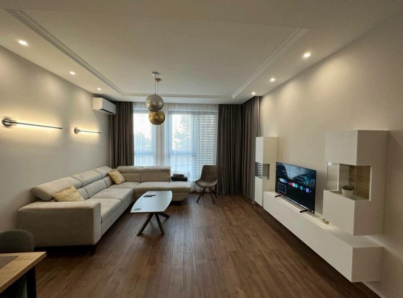 Zu vermieten  1 Schlafzimmer Plowdiw , Mladeschki Halm , 75 qm | 27910950