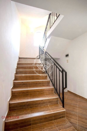 Haus m-t Alen mak, Warna 7