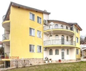 Haus m-t Alen mak, Warna 1