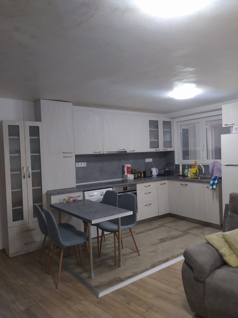Дава под Наем 3-СТАЕН в град Пловдив, Кършияка - 100 кв.м / 750 € » 1 466.87 лв., РИНЕКС РЕВОЛЮШЪН