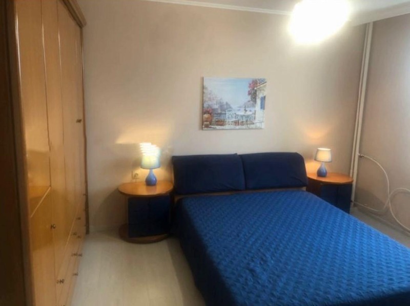 Zu vermieten  1 Schlafzimmer Sofia , Poligona , 70 qm | 42330087