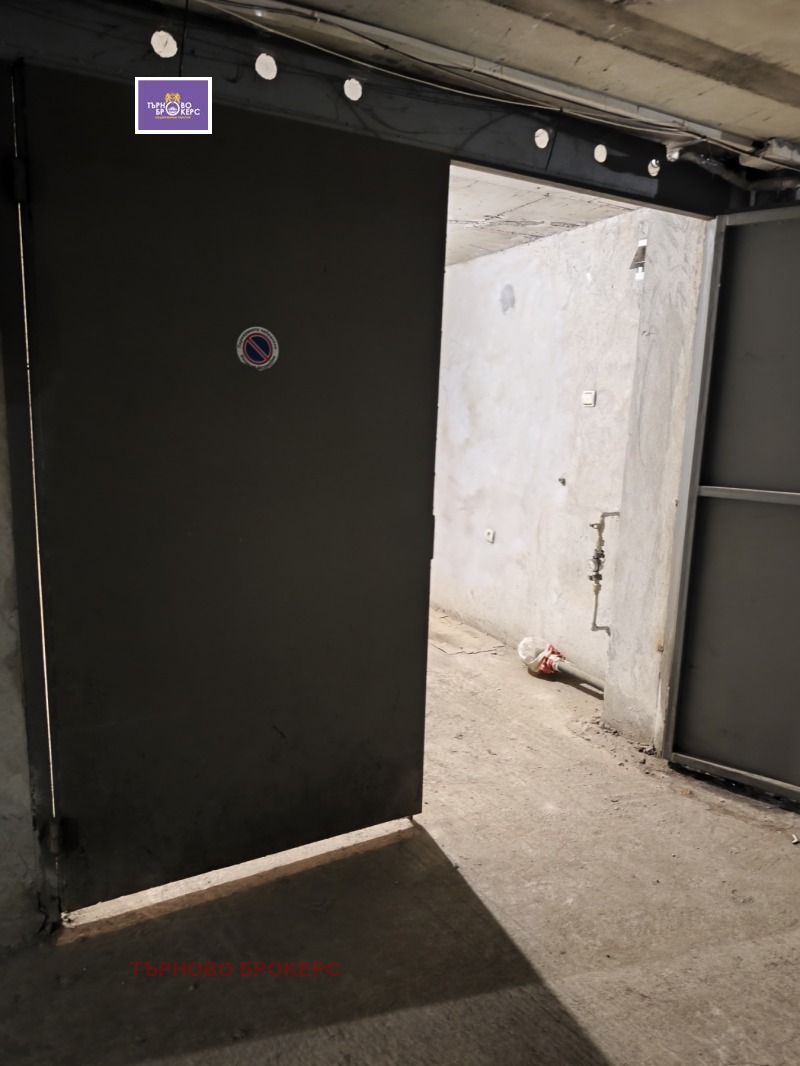 Дава под наем ГАРАЖ, ПАРКОМЯСТО, гр. Велико Търново, Колю Фичето, снимка 3 - Гаражи и паркоместа - 53364888