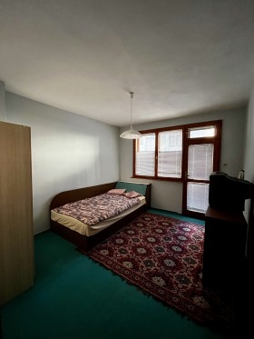 1 chambre Vazrajdane, Bourgas 4